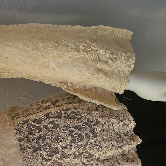 Vintage Ivory Lace V-neck Surplice Top - Picture 6 of 7